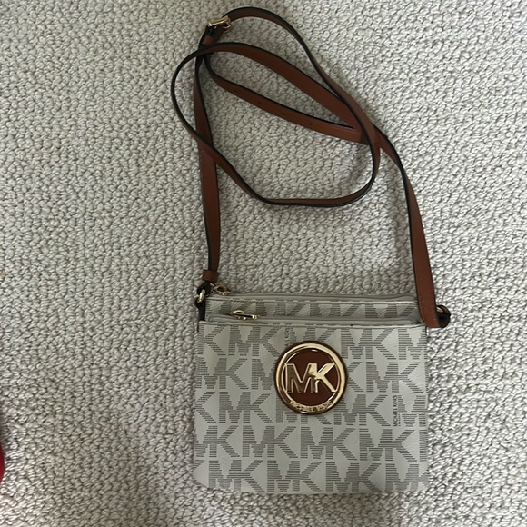 mK bag. Cross over. - Picture 1 of 8